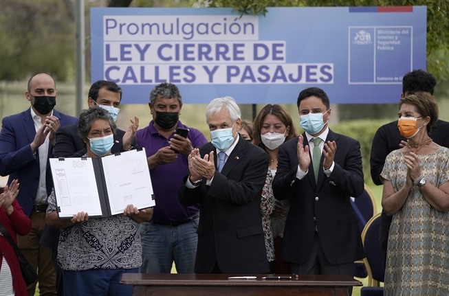 Presidente Piñera promulga Ley de Cierre de Psajes y Calles para aumentar seguridad en barrios