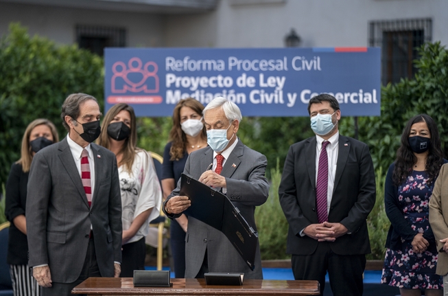 Presidente Piñera firma proyecto de ley de mediación para acercar y facilitar el acceso de las personas a la Justicia