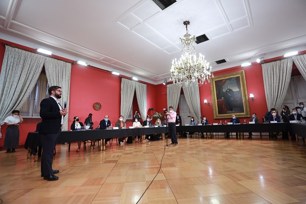 Presidente Gabriel Boric y ministra Izkia Siches dieron bienvenida a los 16 delegados presidenciales regionales