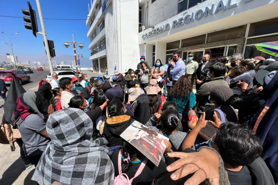 “113 familias de Laguna Verde afectadas por incendio podrán cobrar bono”