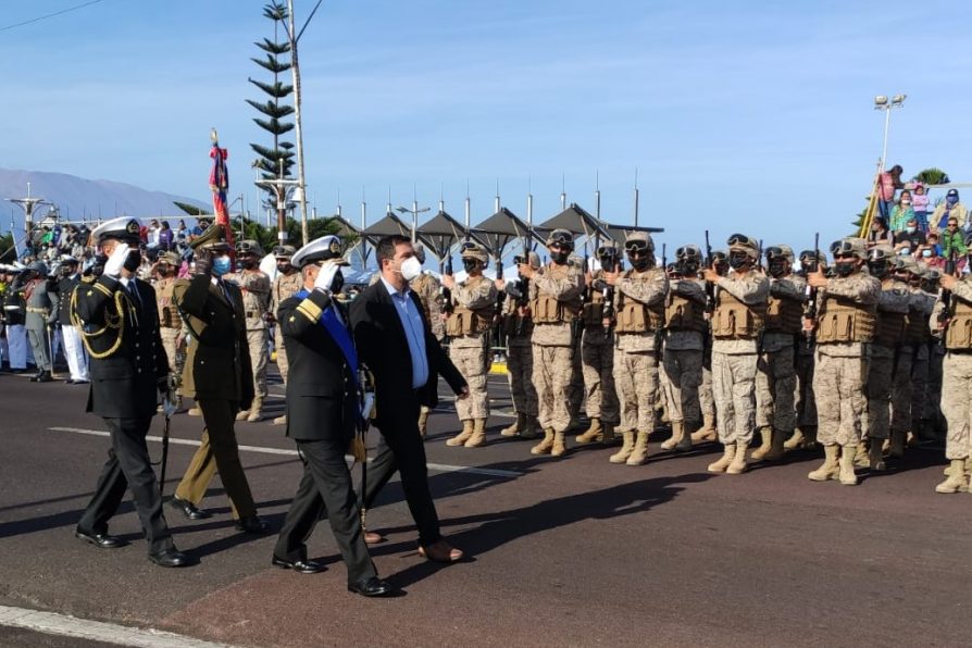 Tras dos años, Iquique vibró con desfile por gesta heroica del capitán Arturo Prat