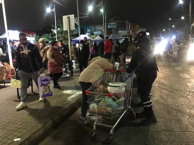 Nocturna fiscalización al comercio irregular en Alto Hospicio