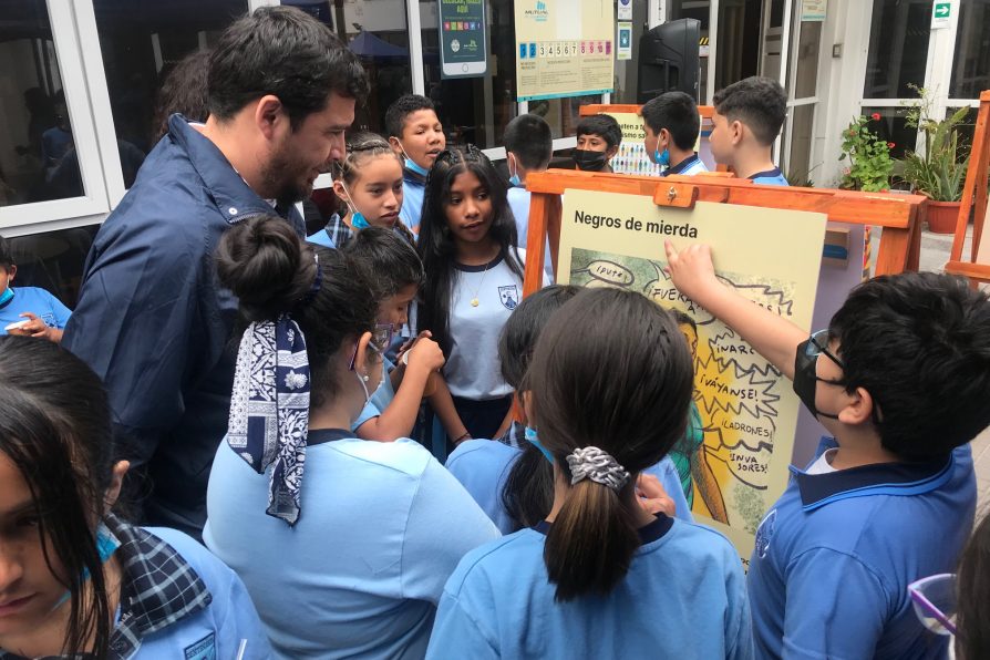 Muestra “Y si fueras tú” graficó 15 situaciones que enfrentan quienes busca acogida en Chile