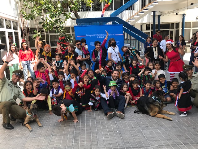 Delegación presidencial recibió saludo navideño de jardín infantil Emmanuelito