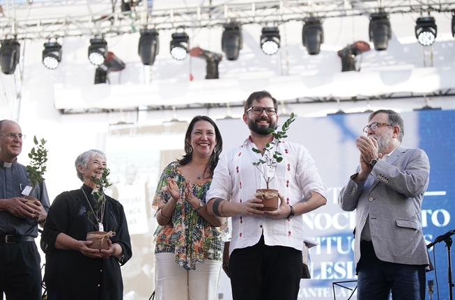 Presidente Gabriel Boric Font participa en homenaje a las iglesias por su rol durante la dictadura cívico-militar