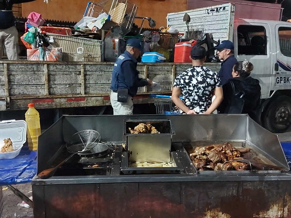 Nocturna fiscalización intersectorial al comercio informal en Iquique