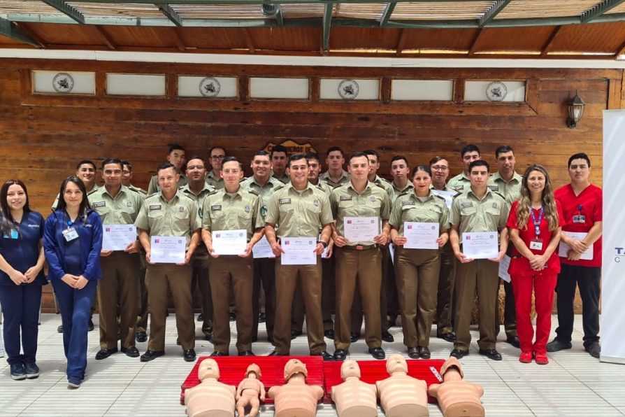 40 carabineros capacitados para atender parto inminente y resucitación cardiopulmonar