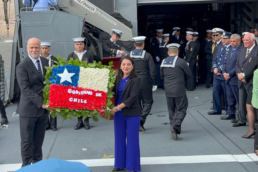 Delegada presidencial en actos en honor a “Los Héroes del 21 de Mayo”