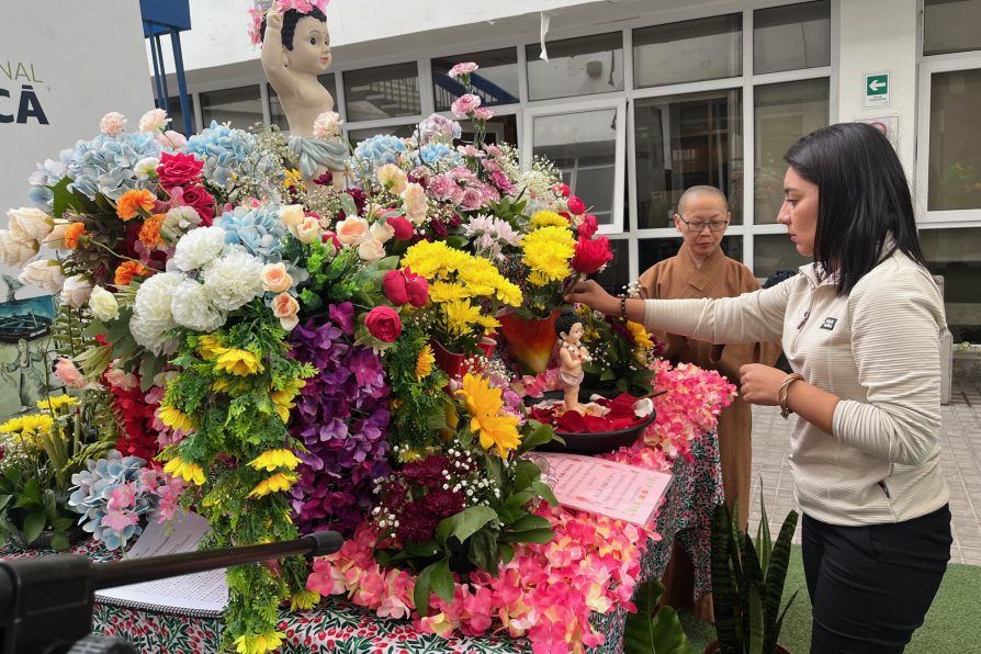 Delegada presidencial en acto por nacimiento de Buda