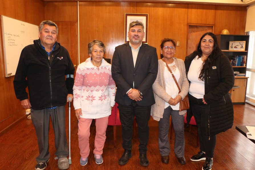 Delegación presidencial entregó ayuda social a adultos mayores