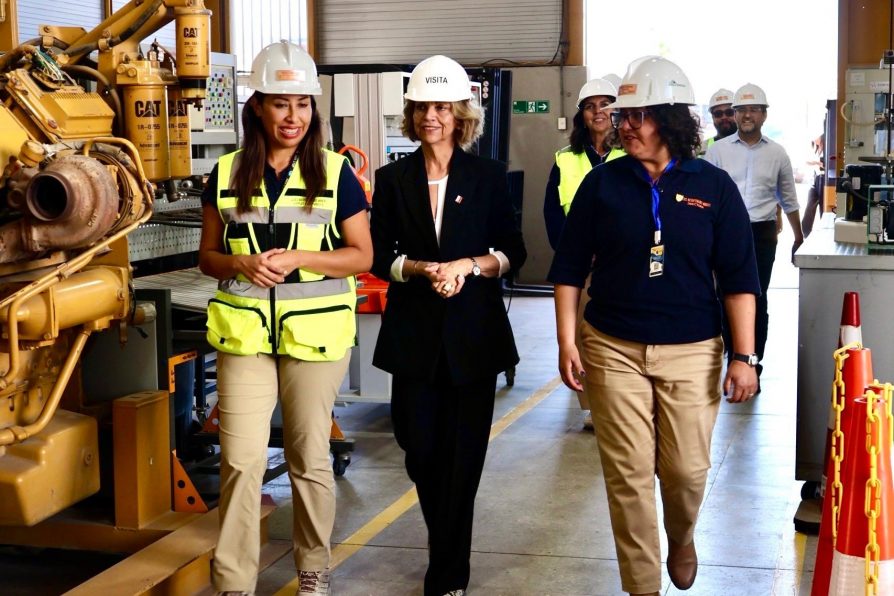 Delegada presidencial visitó el Liceo Bicentenario Minero Juan Pablo II