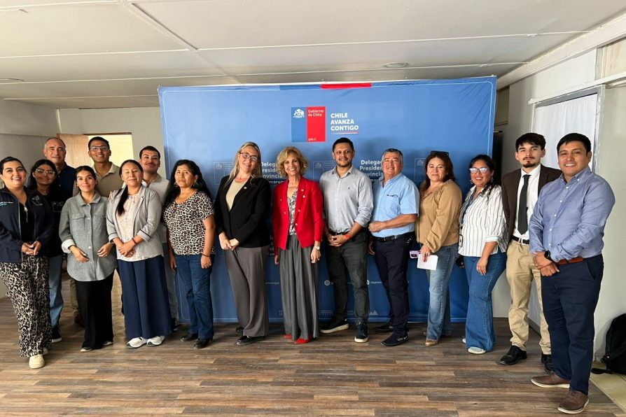 Delegada presidencial en diálogo con funcionarios de la DPP del Tamarugal