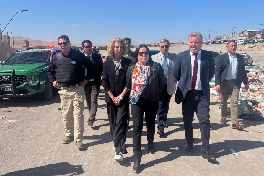 Delegada presidencial en operativo policial en toma en El Boro, Alto Hospicio