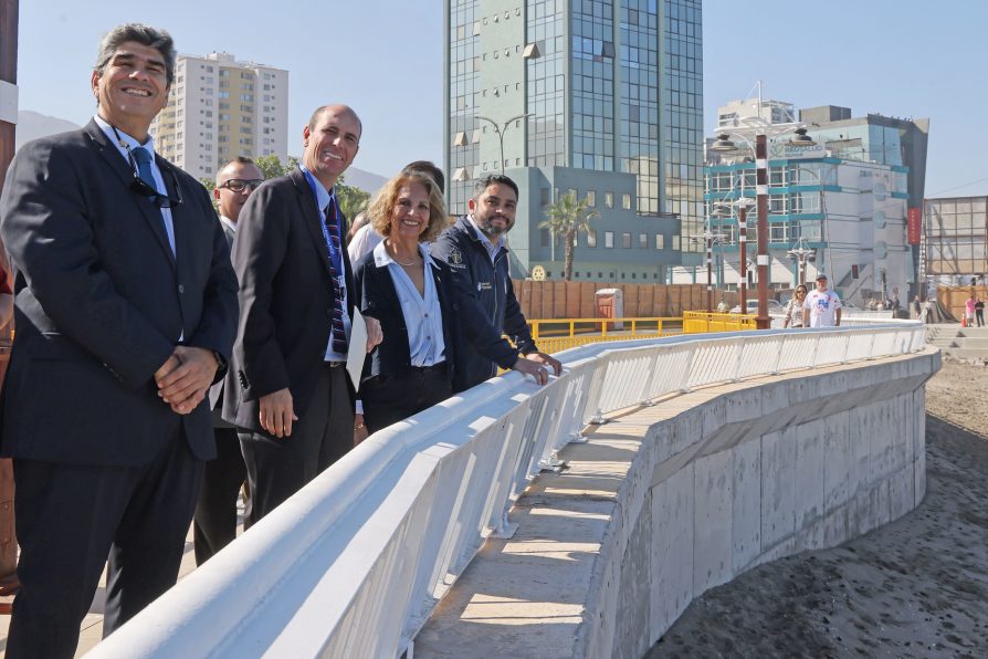 Autoridades realizaron una visita inspectiva al término de obras del muro de protección de playa Bellavista