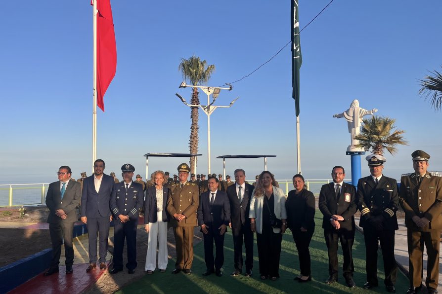 Delegada presidencial en izamiento del Pabellón Nacional en inicio del mes de aniversario de Carabineros