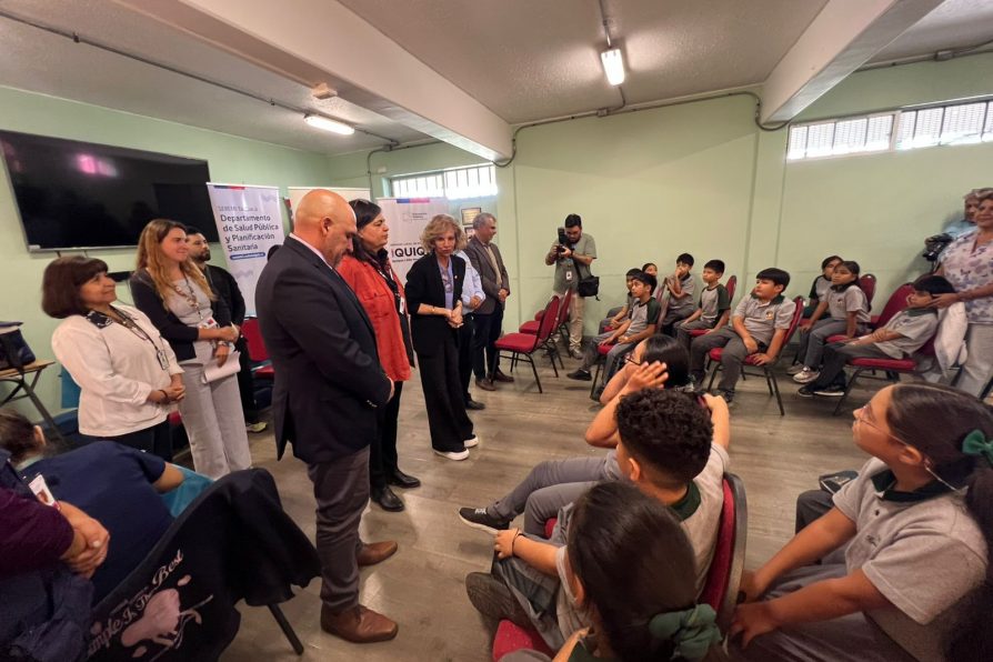 Refuerzo de vacunación contra influenza en colegios de Tarapacá