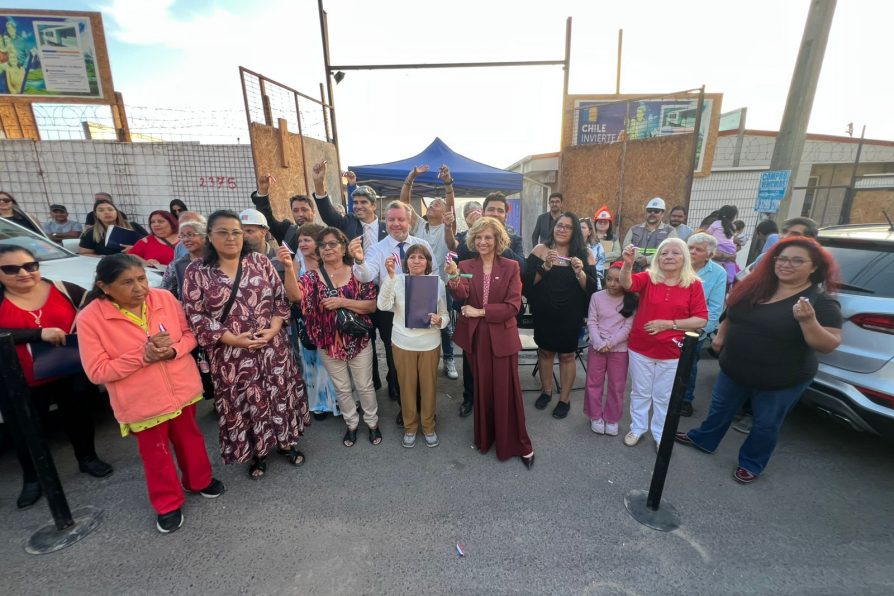 18 familias de Iquique recuperan sus hogares tras 12 años del terremoto de 2014