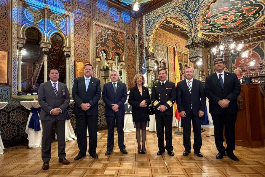 Delegada presidencial participa en homenaje del Casino Español a la Glorias Navales