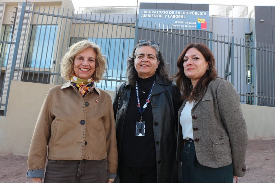 DELEGADA PRESIDENCIAL DE TARAPACÁ REALIZA VISITA TÉCNICA AL NUEVO LABORATORIO DE SALUD AMBIENTAL