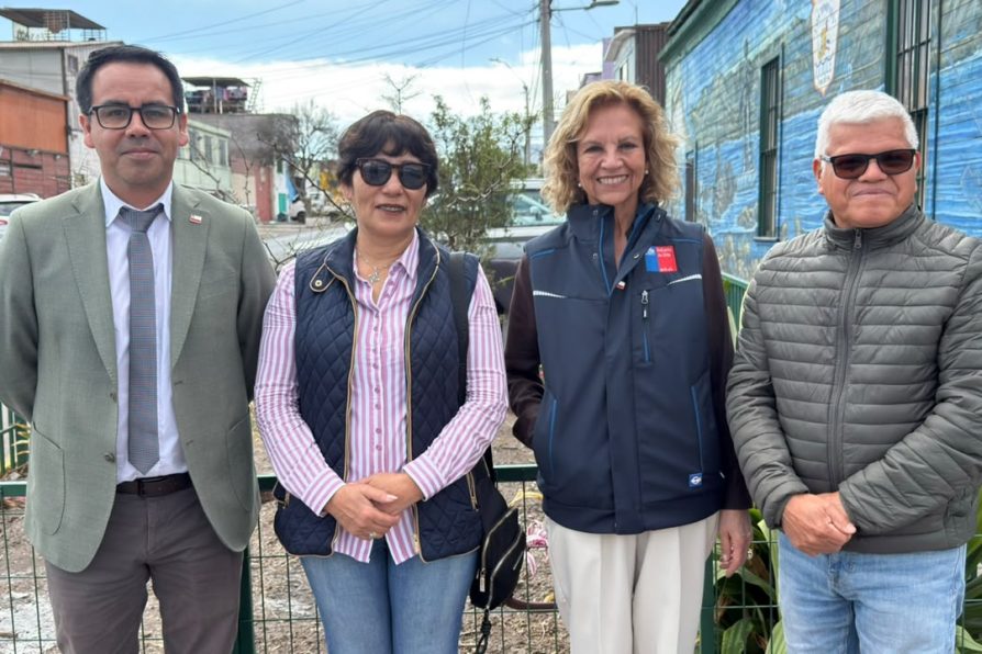 Autoridades recorren el centro de Iquique junto a vecinos para abordar problemáticas y recuperar espacios públicos