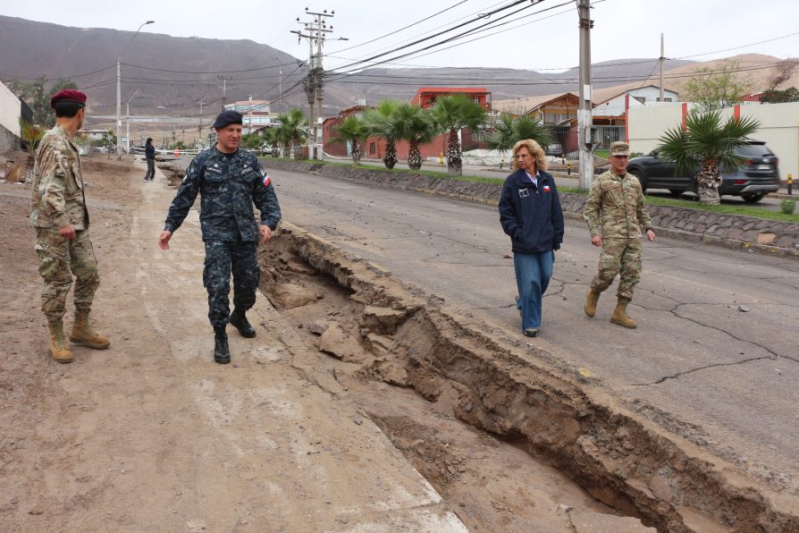 AUTORIDADES REGIONALES Y FUERZAS ARMADAS ARTICULAN INTENSO OPERATIVO EN TERRENO PARA RESTABLECER LA CONECTIVIDAD EN TARAPACÁ