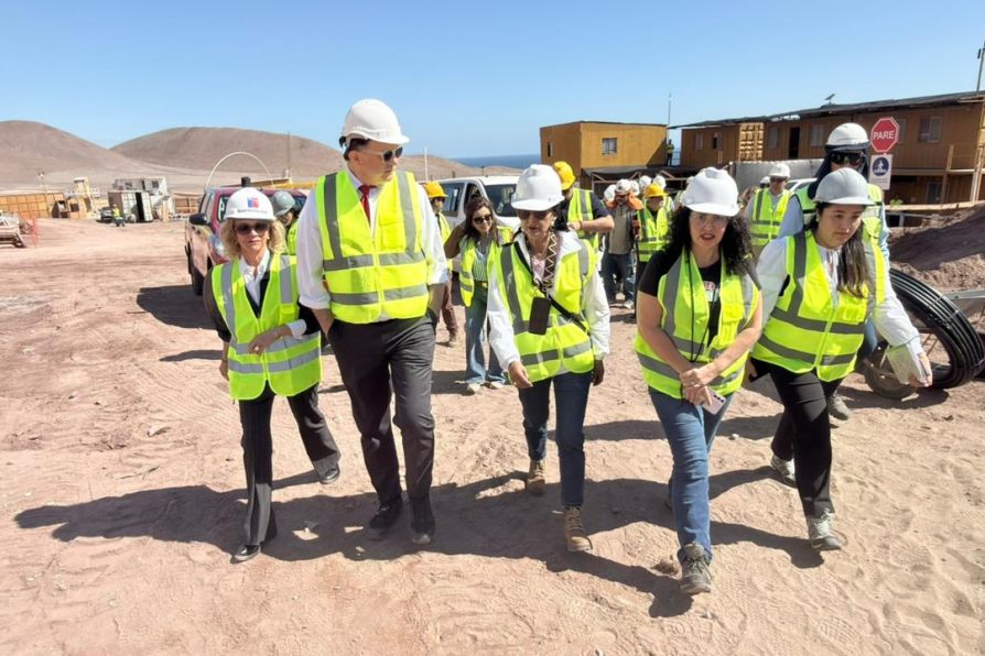 DELEGADA PRESIDENCIAL ADRIANA TAPIA Y MINISTRO DE VIVIENDA IVÁN PODUJE ENCABEZAN INTENSA AGENDA TERRITORIAL EN LA REGIÓN DE TARAPACÁ